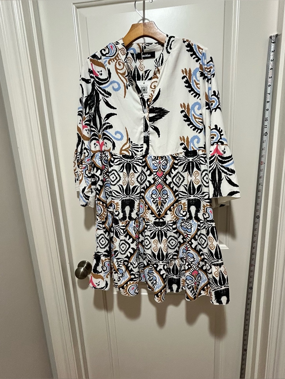 Miduo women’s NWT size M White Tiered Midi Dress with Black & Blue Accent